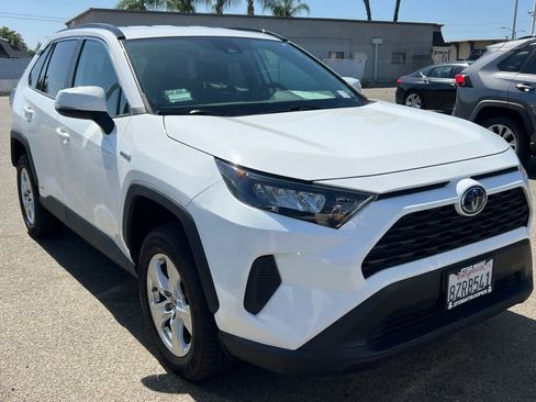 Used 2021 Toyota RAV4 LE AWD/4WD image 3