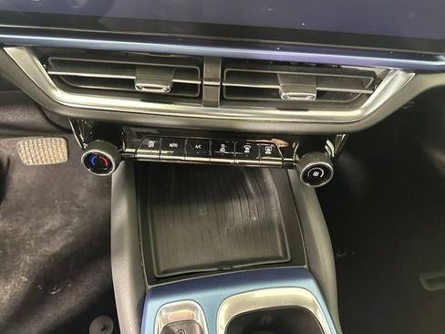 Used 2024 Chevrolet Equinox EV LT image 23