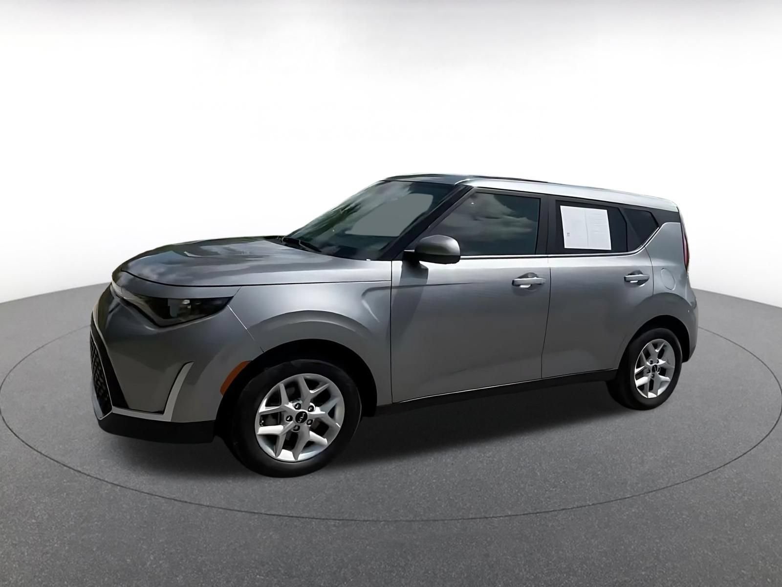 Used 2025 Kia Soul LX w/ LX Technology Package FWD image 7