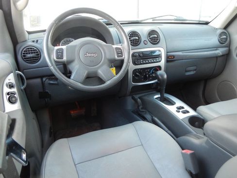 Used 2005 Jeep Liberty Limited image 30