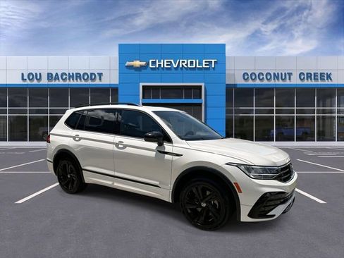 Used 2023 Volkswagen Tiguan SE R-Line FWD image 2