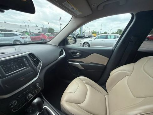Used 2018 Jeep Cherokee Latitude w/ North All-Season Group AWD/4WD image 23