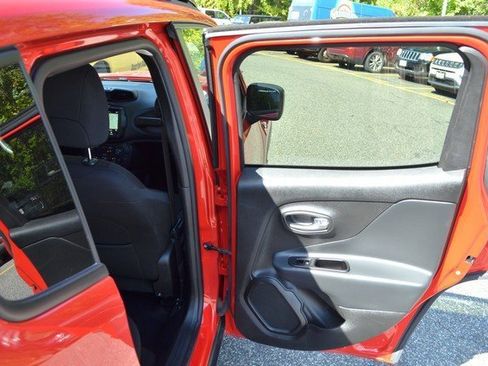 Used 2022 Jeep Renegade Latitude image 34