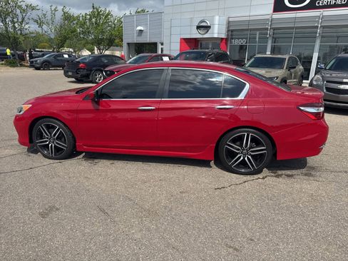 Used 2017 Honda Accord Sport image 8