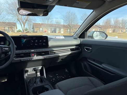 Used 2025 Kia K4 LXS image 26
