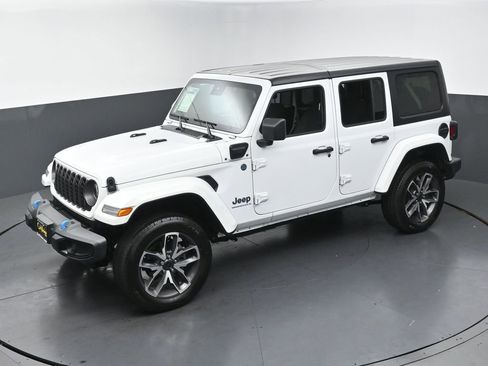 Used 2024 Jeep Wrangler Unlimited w/ Convenience Group AWD/4WD image 42