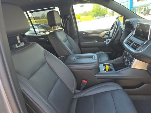 Used 2022 Chevrolet Tahoe LT w/ Luxury Package RWD image 13