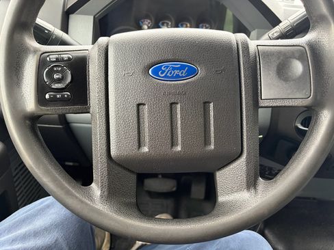 Used 2015 Ford F550 4x4 Regular Cab Super Duty image 40