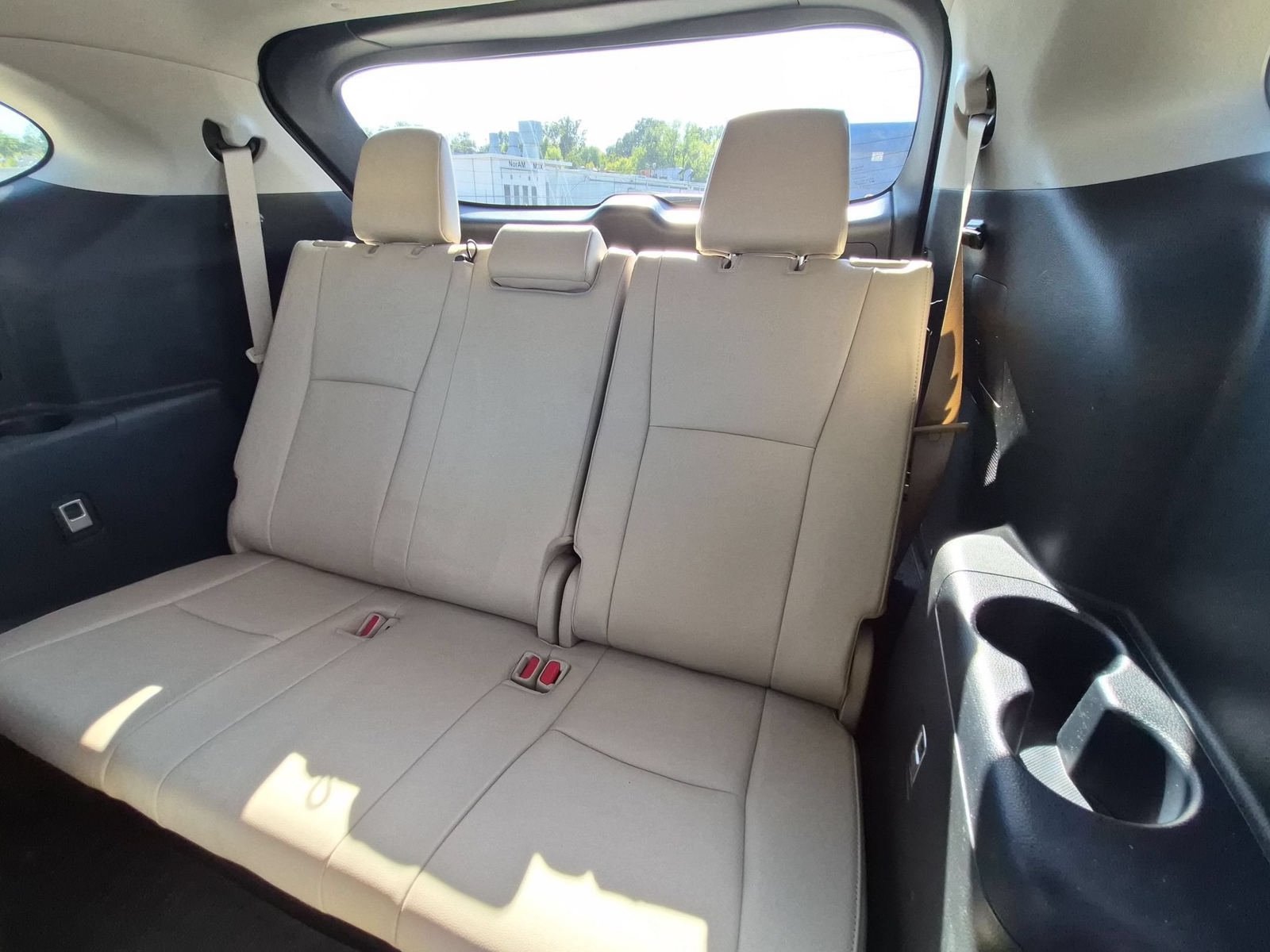 Used 2021 Toyota Highlander Limited FWD image 30