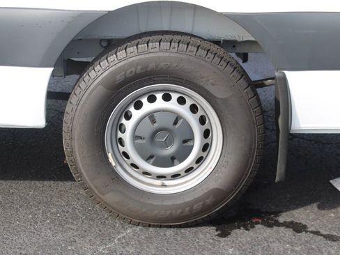 Used 2023 Mercedes-Benz Sprinter 2500 image 17