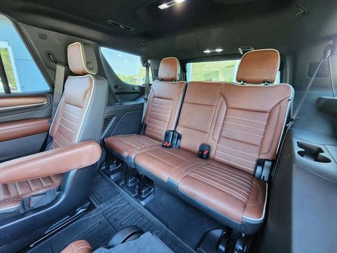 Used 2023 GMC Yukon Denali Ultimate AWD/4WD image 15