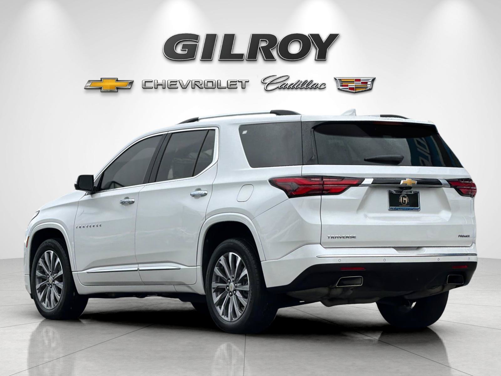 Used 2023 Chevrolet Traverse Premier FWD image 5