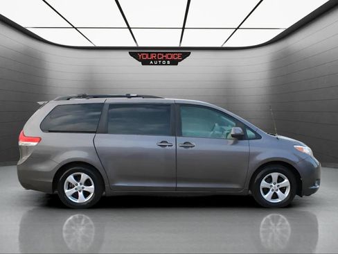 Used 2012 Toyota Sienna LE image 7