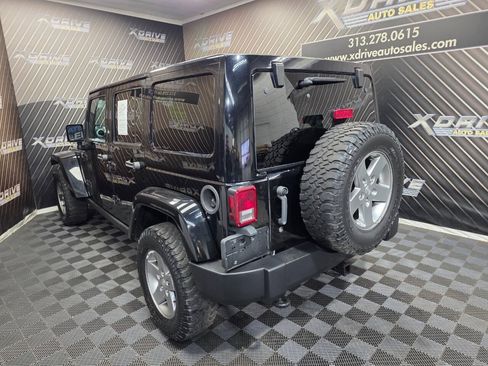 Used 2012 Jeep Wrangler Unlimited Rubicon w/ Dual Top Group AWD/4WD image 10