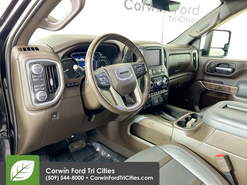 Used 2022 GMC Sierra 3500 Denali w/ Technology Package image 3