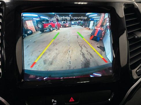 Used 2019 Jeep Cherokee Limited AWD/4WD image 24