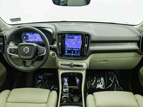 Certified 2023 Volvo XC40 B5 Plus w/ Driver Assist Package AWD/4WD image 15