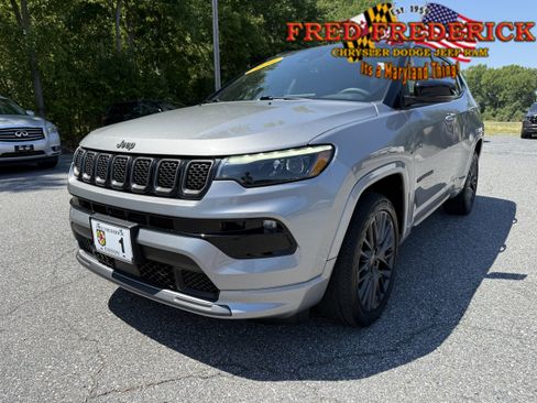 Used 2024 Jeep Compass Limited w/ High Altitude Package AWD/4WD image 3