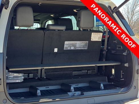 Used 2024 Toyota Sequoia Platinum image 9