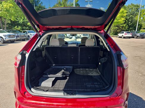 Used 2019 Ford Edge Titanium w/ Equipment Group 301A AWD/4WD image 12