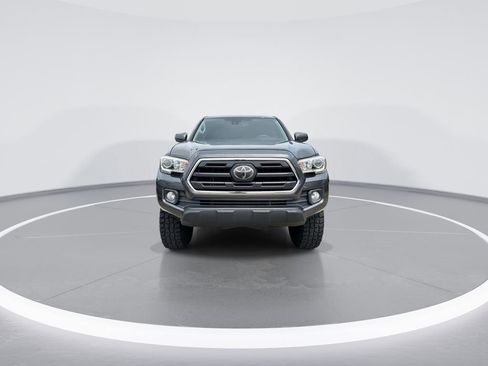 Used 2018 Toyota Tacoma SR5 RWD image 3