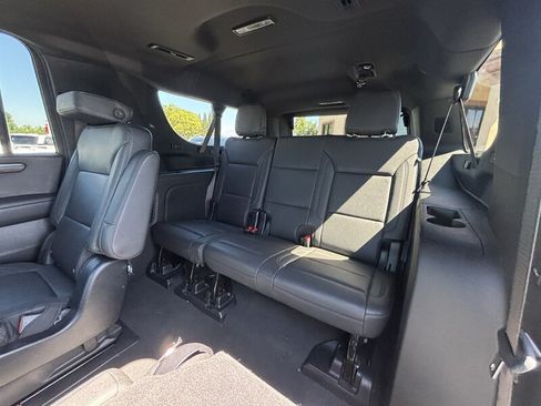 Used 2025 Chevrolet Suburban Z71 w/ Z71 Off-Road Package AWD/4WD image 15