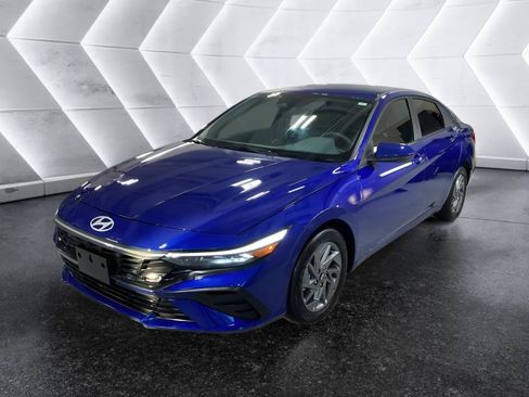 Certified 2024 Hyundai Elantra Blue image 2