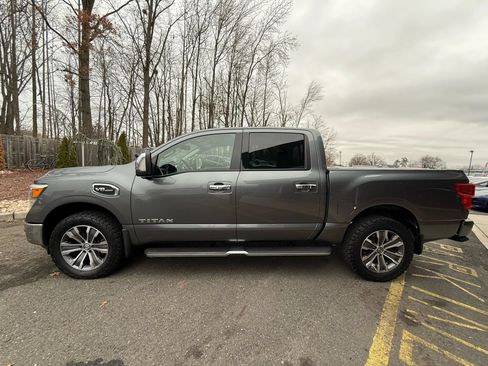 Used 2017 Nissan Titan SL AWD/4WD image 3