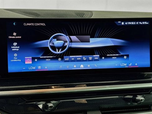 Used 2025 BMW X5 xDrive40i w/ M Sport Package AWD/4WD image 16
