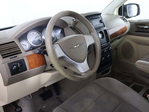 Used 2008 Chrysler Town & Country LX image 20