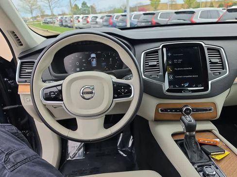 Used 2021 Volvo XC90 T6 Momentum w/ Climate Package AWD/4WD image 13