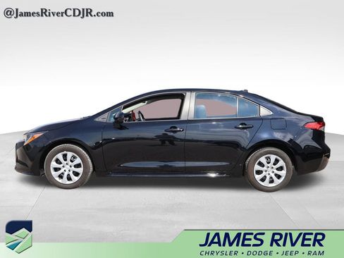 Used 2026 Toyota Corolla LE FWD image 2