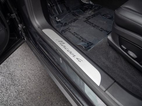 Certified 2025 Porsche Macan 4 Electric image 20