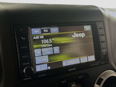Used 2014 Jeep Wrangler Unlimited Sahara w/ Dual Top Group AWD/4WD image 13