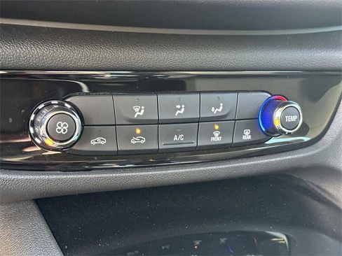 Used 2018 Buick Regal Preferred image 36