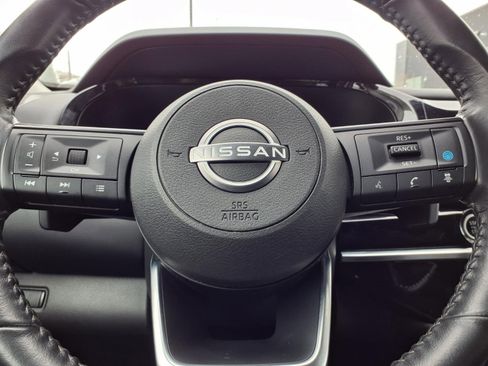 Used 2024 Nissan Pathfinder SV image 16