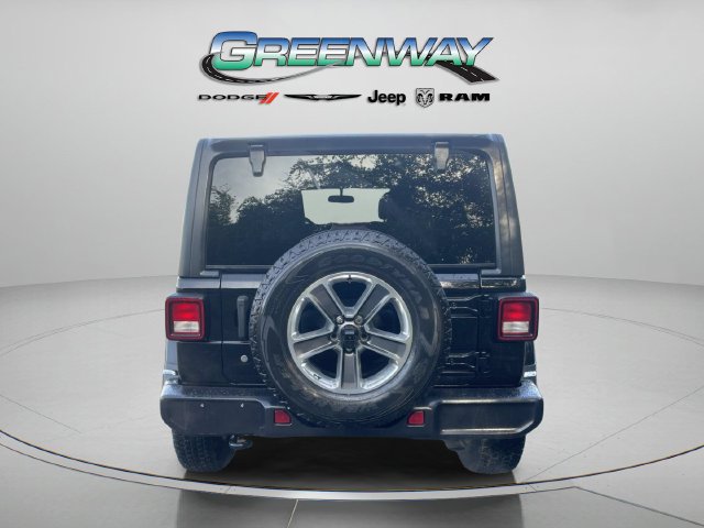 Used 2018 Jeep Wrangler Unlimited Sahara AWD/4WD image 3