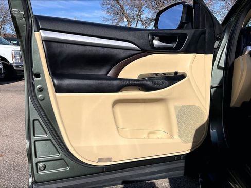 Used 2018 Toyota Highlander XLE image 21