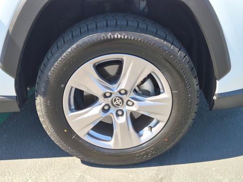 Used 2025 Toyota RAV4 XLE FWD image 22