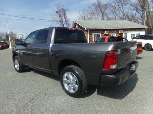 Used 2018 RAM 1500 Express image 10
