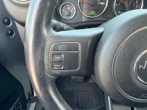 Used 2014 Jeep Wrangler Unlimited Sahara AWD/4WD image 19