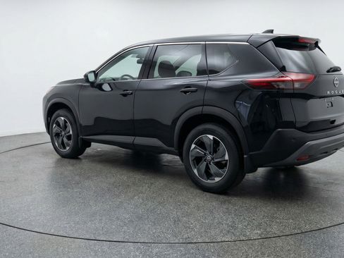 Used 2025 Nissan Rogue SV image 6
