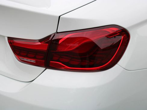Used 2018 BMW M4 Coupe RWD image 32