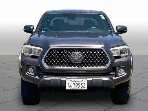 Used 2018 Toyota Tacoma TRD Off-Road AWD/4WD image 3