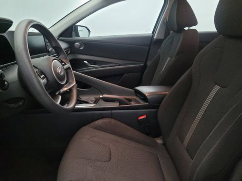 Used 2023 Hyundai Elantra SE image 17