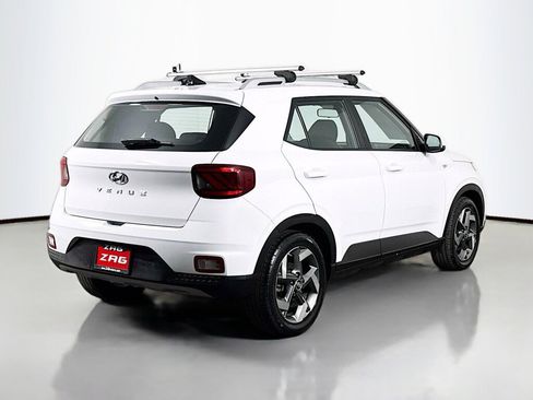 Used 2022 Hyundai Venue SEL w/ Cargo Package FWD image 5
