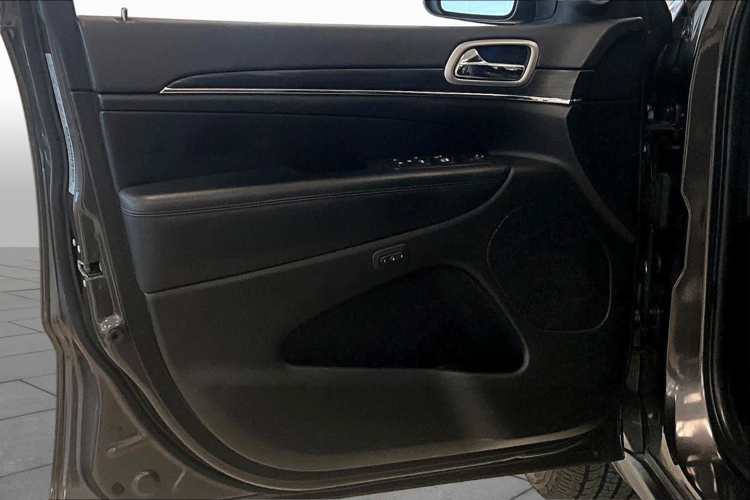 Used 2019 Jeep Grand Cherokee Limited w/ Luxury Group II RWD image 20