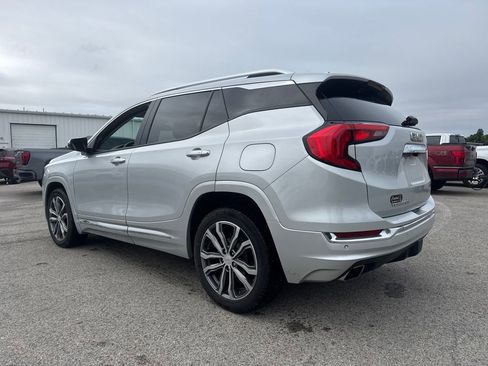 Used 2018 GMC Terrain Denali w/ Advanced Safety Package FWD image 4