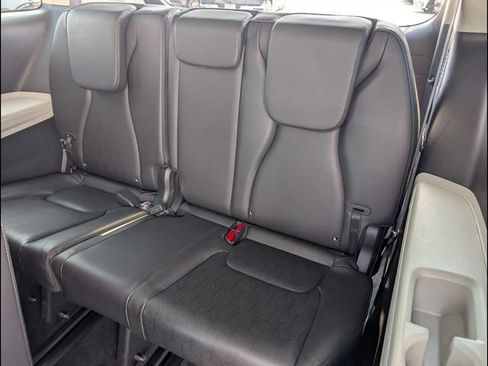 Used 2024 Kia Carnival LX FWD image 11