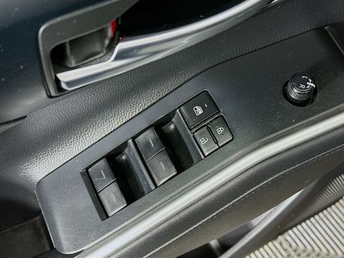 Used 2023 Toyota Highlander XLE image 15